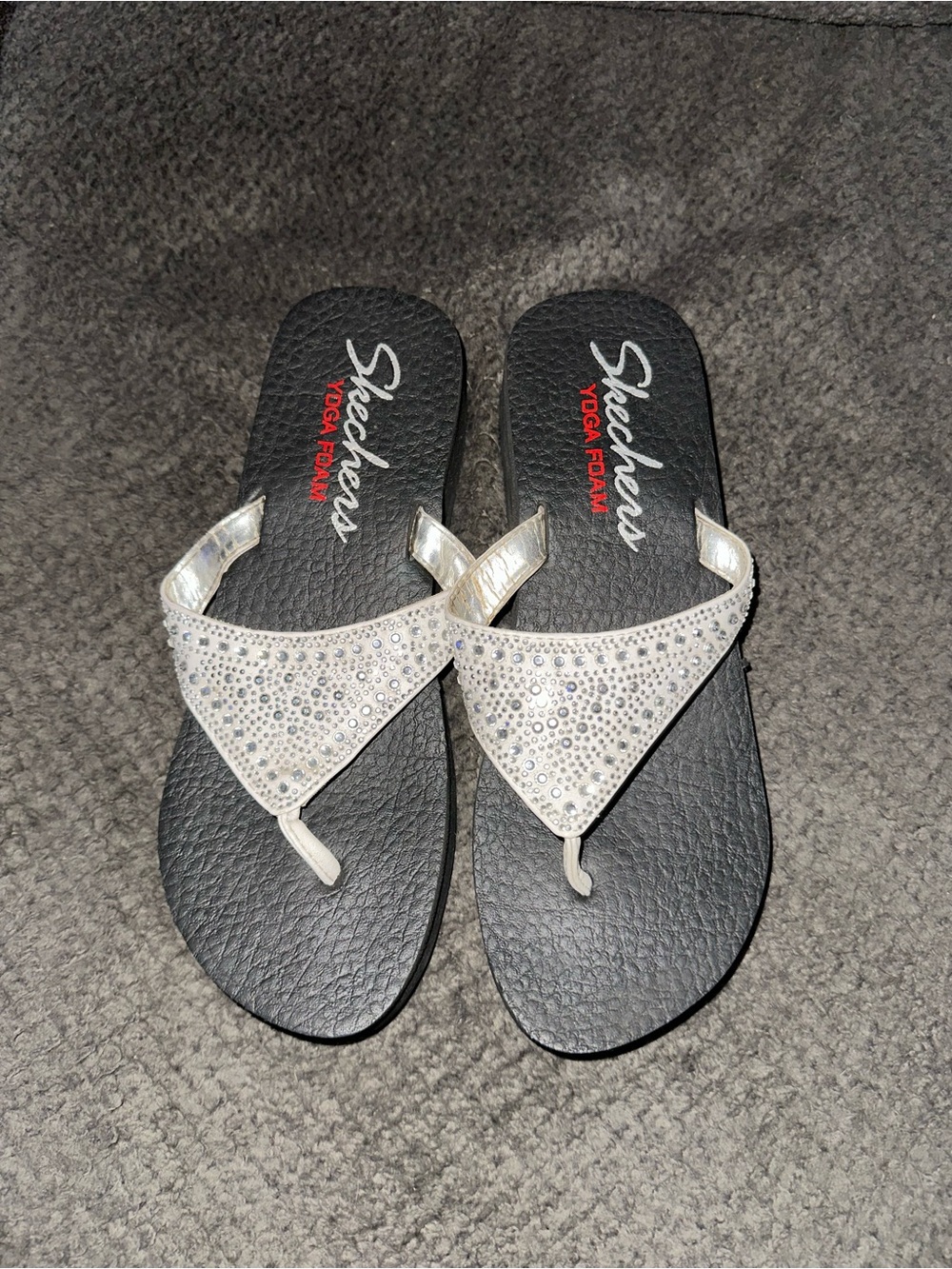 Skechers Yoga Foam Black Thong Sandals With Rhinestones Size 10 Women's